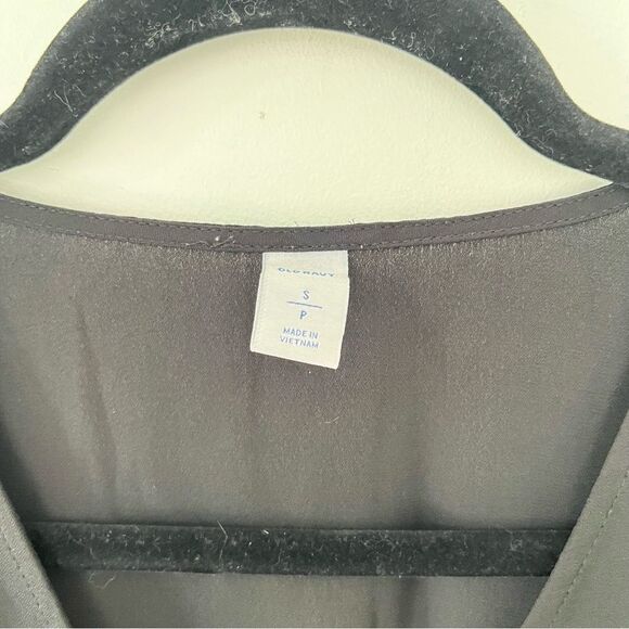 Old Navy Black Waist Defined Ruffle-Trim Faux-Wrap Georgette Midi Dress - Picture 4 of 9